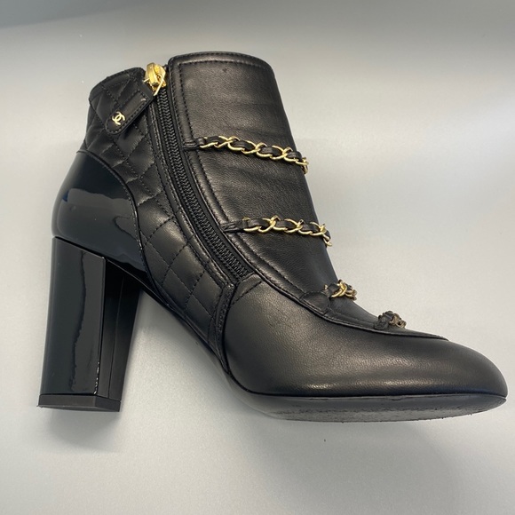 CHANEL Interlocking CC Logo Boots Authentic - Picture 7 of 16